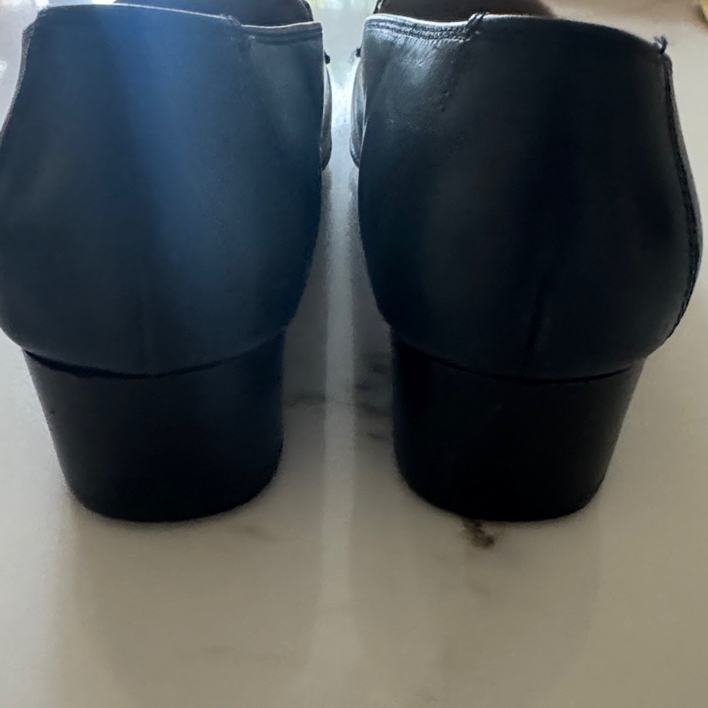 Salvatore Ferragamo Boutique Women's Navy & White Leather Loafers 7.5 - Picture 5 of 11
